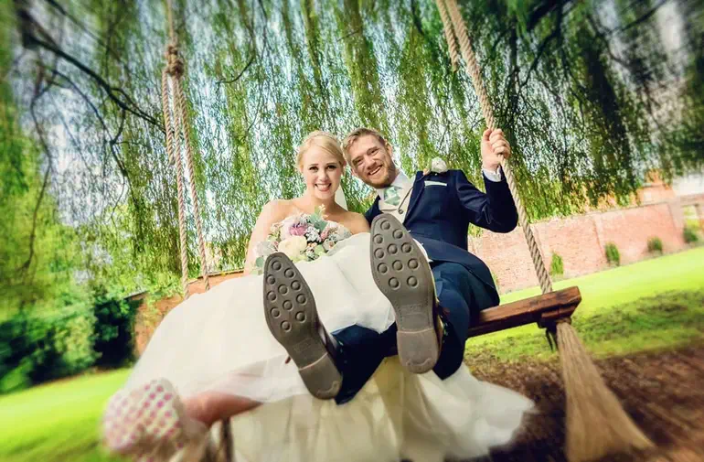 bride-on-swing